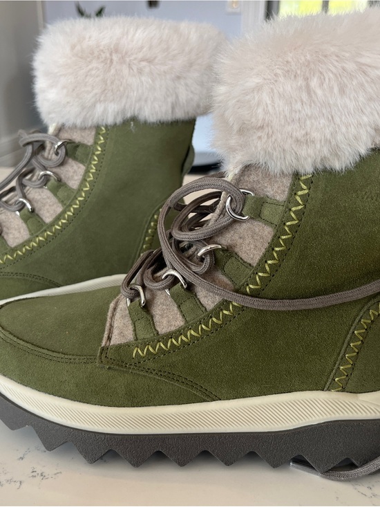 Royal Doulton Shoes - Royal Doulton Olive Green Suede Winter Lace-Up Boots with Cream Faux-Fur Collar